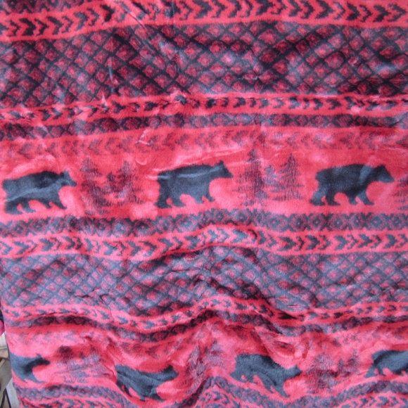 Woolrich Blanket Throw Red Black Bear Lodge Fleece Faux Fur 68 x 52 Reversible - Picture 1 of 12